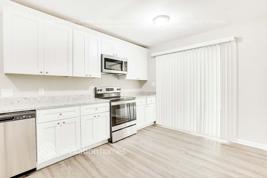 Building Photo - 3166 Robindale Rd