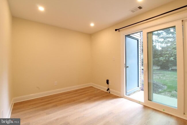 Building Photo - 97 Wyndham Pl