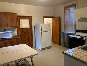 Building Photo - 3421 W Kilbourn Ave