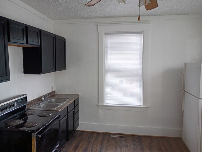 Building Photo - 4618 Sullivan Ave