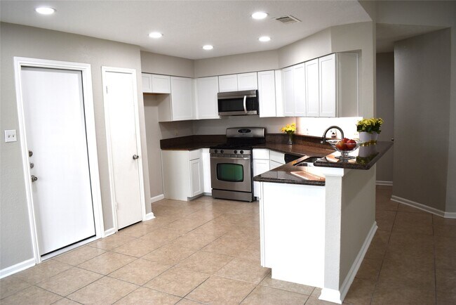 Building Photo - 18007 Forest Cedars Dr