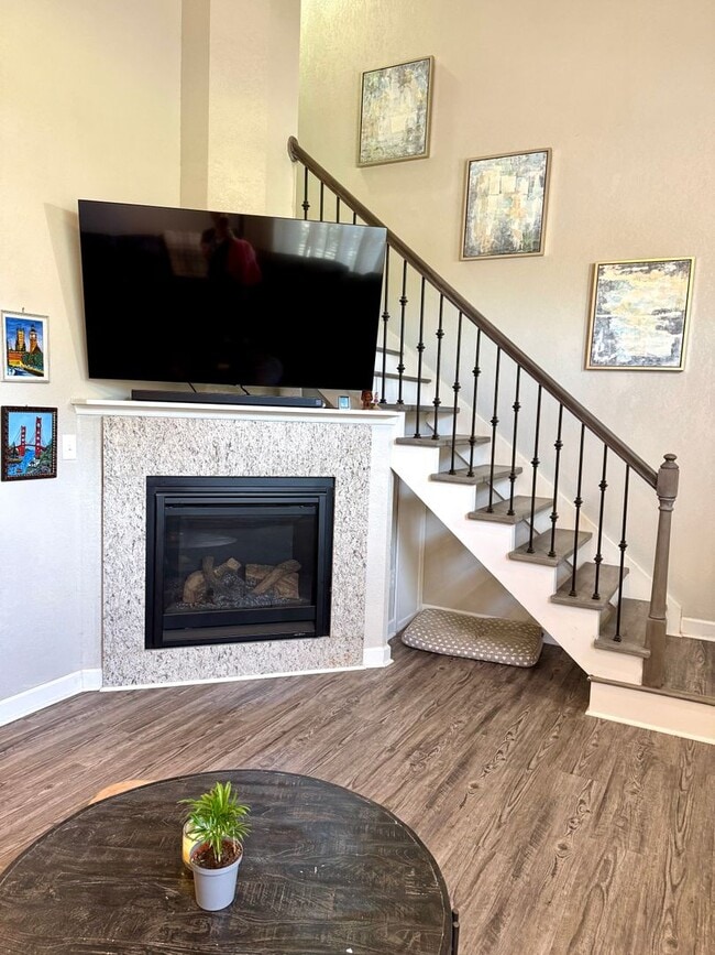 Building Photo - WELCOME HOME to your Beautifully updated townhome.