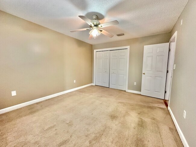 Building Photo - 302 Cll Escada