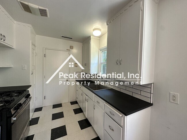 Building Photo - 3 br, 1 bath House - 5200 F Street