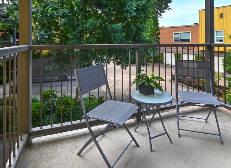 Building Photo - 347 Rustic Pl
