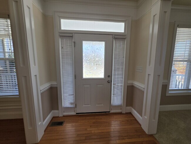 Building Photo - Spacious 4-Bedroom Home for Rent in Kings Grant Fayetteville – 15 Minutes from Fort Bragg