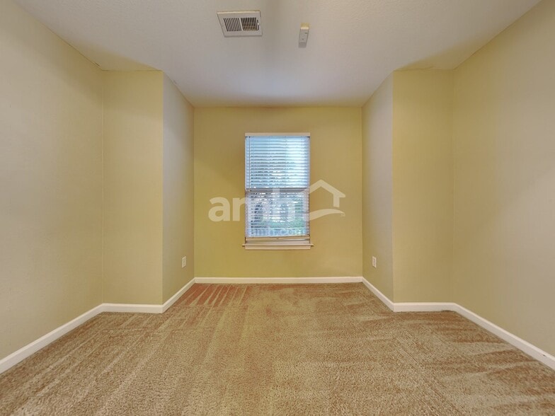 Building Photo - 10429 Kentwell Rd