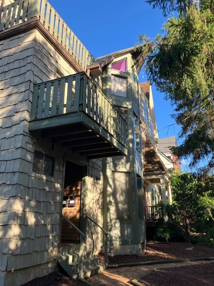 Front Balcony View - 721 Ivy St