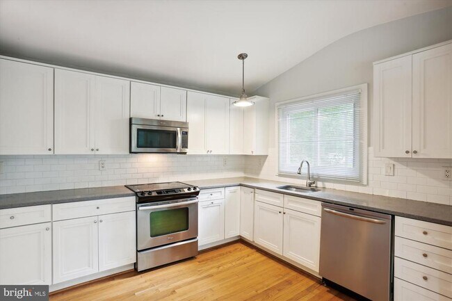 Building Photo - 8206 Stone Trail Dr