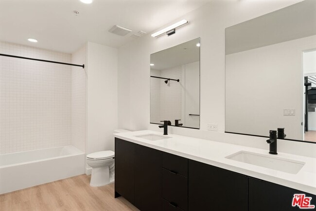 Building Photo - 3004 W Sunset Blvd