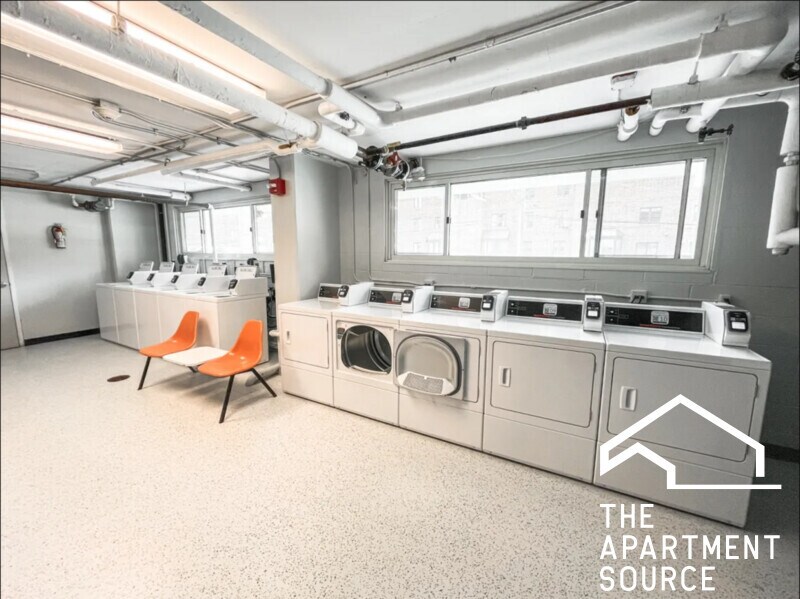 Building Photo - 1344 N Dearborn St