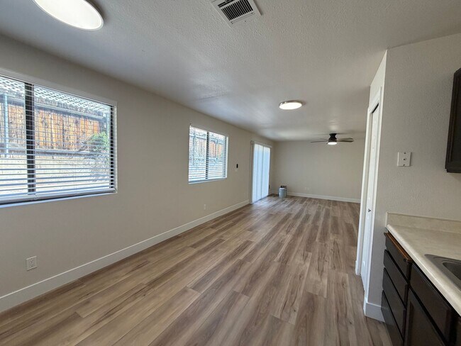 Building Photo - REMODELED TWO BEDROOM IN DOWTOWN!