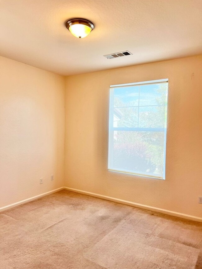 Building Photo - 1135 Cliff Park Way