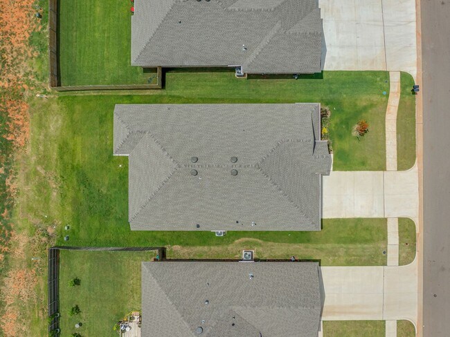 Building Photo - Brand New home In Azalea!