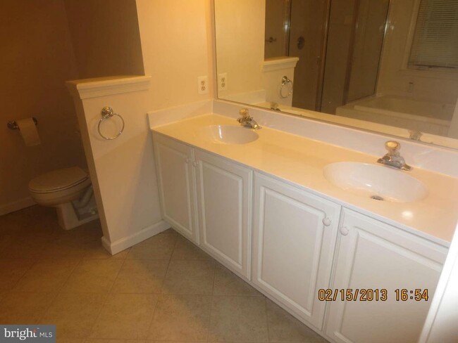 Building Photo - 6540 Creek Run Dr