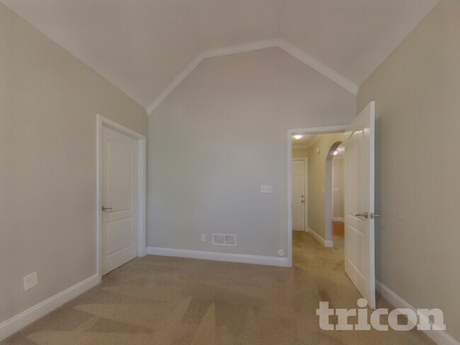 Building Photo - 162 Meadow Spring Ct