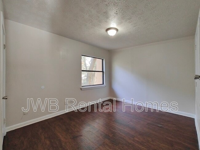 Building Photo - 226 Spruce St