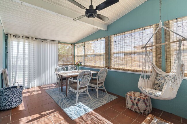 Building Photo - Furnished * AVAIL Now Through 11/1 * $1,69...