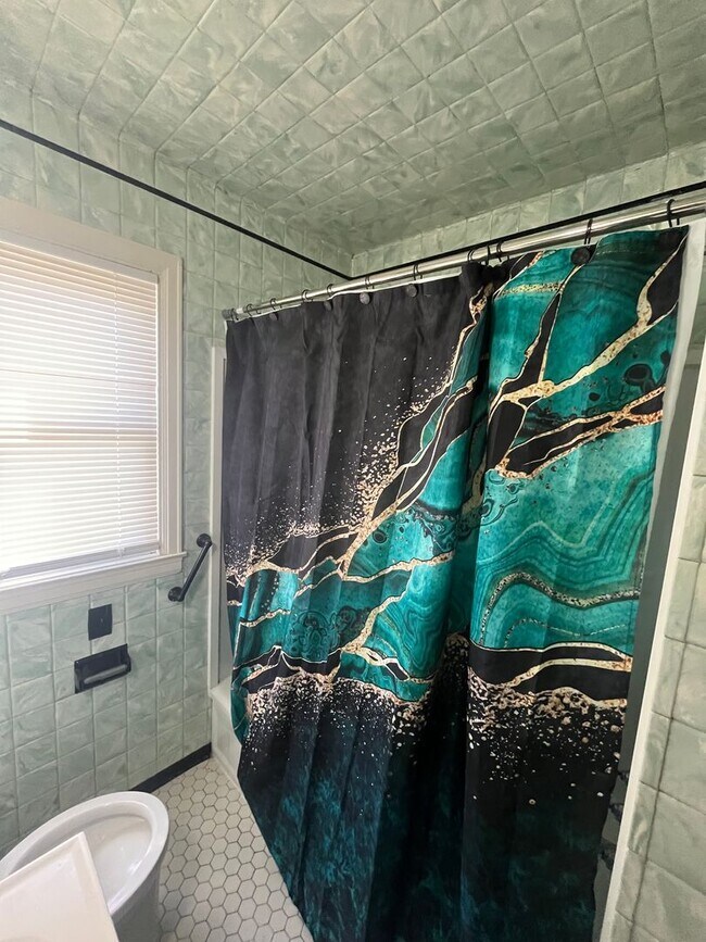 Building Photo - 3 Bedroom Home with In-Law Suite Available Near Rochester General