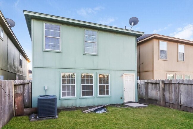 Building Photo - 4906 N Cancun Dr