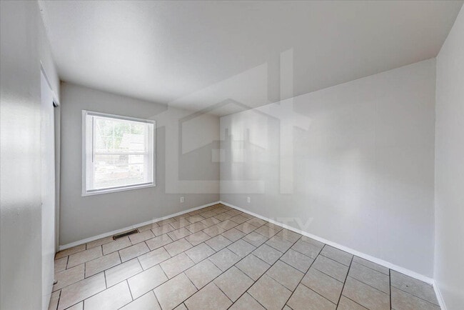 Building Photo - 3224 Welch Dr