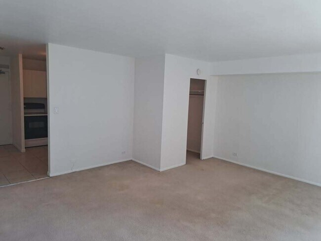 Building Photo - 3600 N Lake Shore Dr