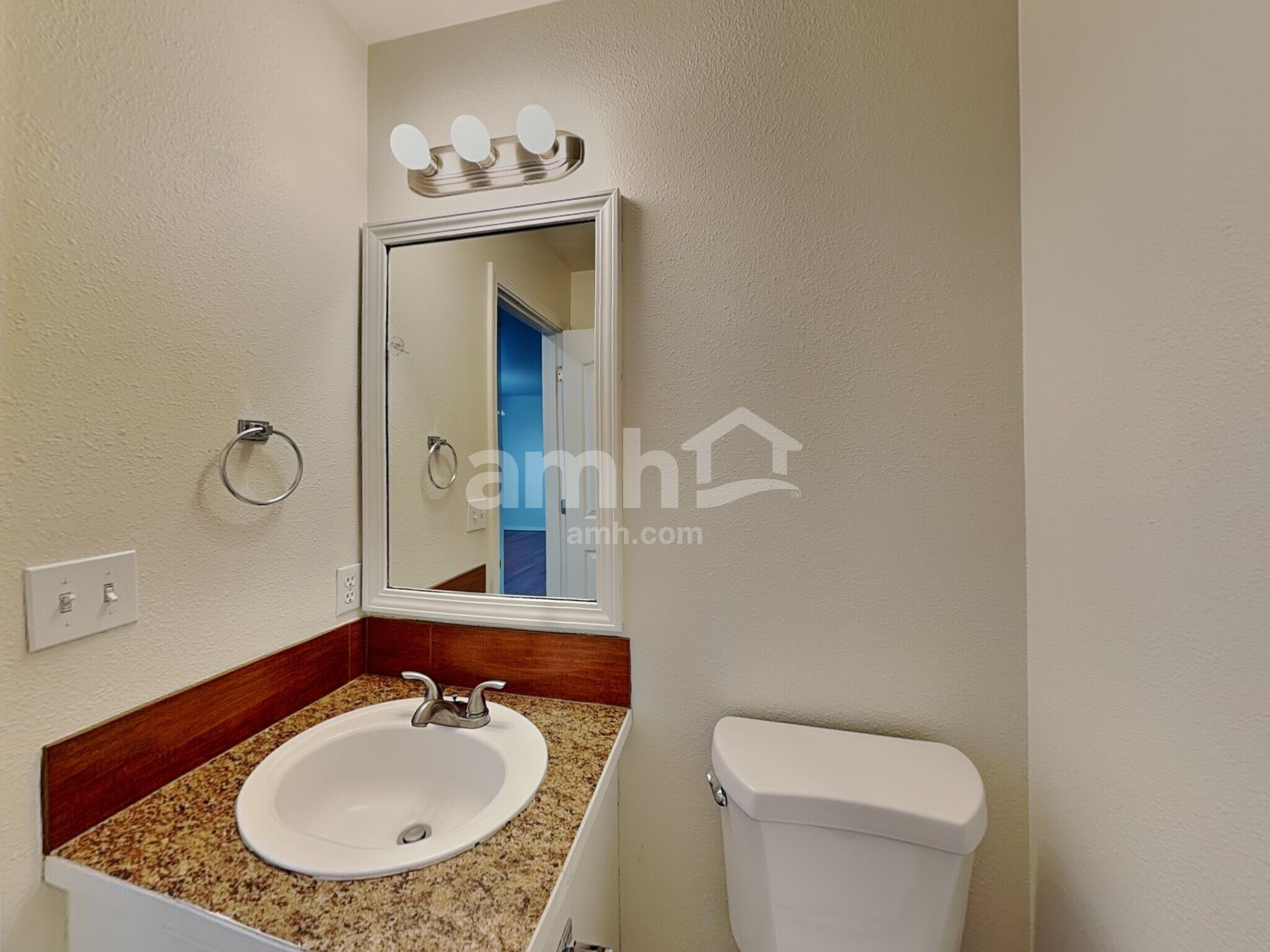 Building Photo - 11060 W Halstead Ct