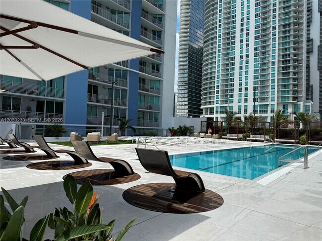 Building Photo - 335 S Biscayne Blvd