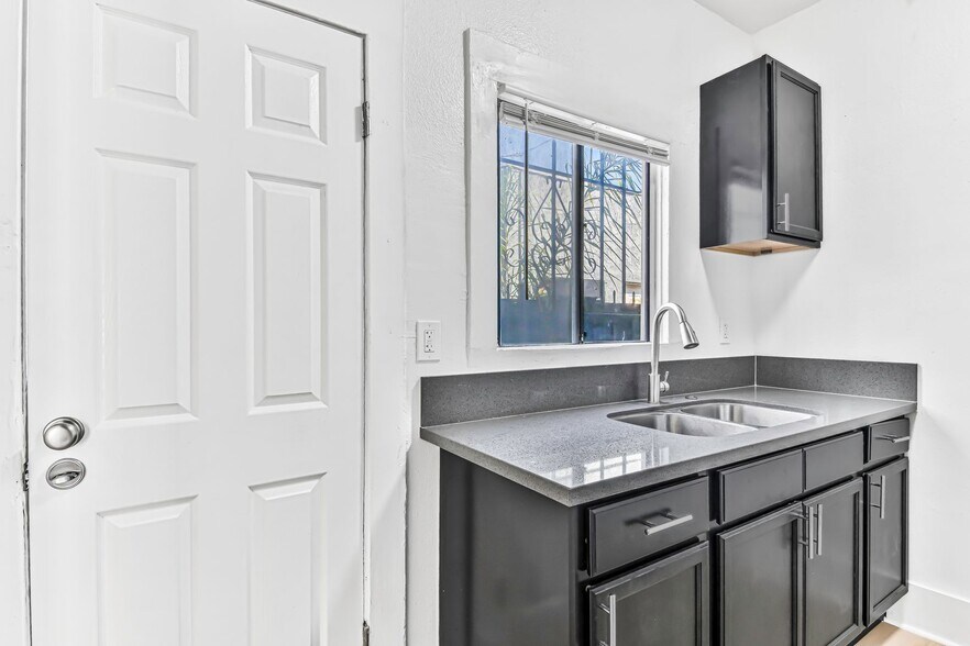 Building Photo - 1074 Obispo Ave