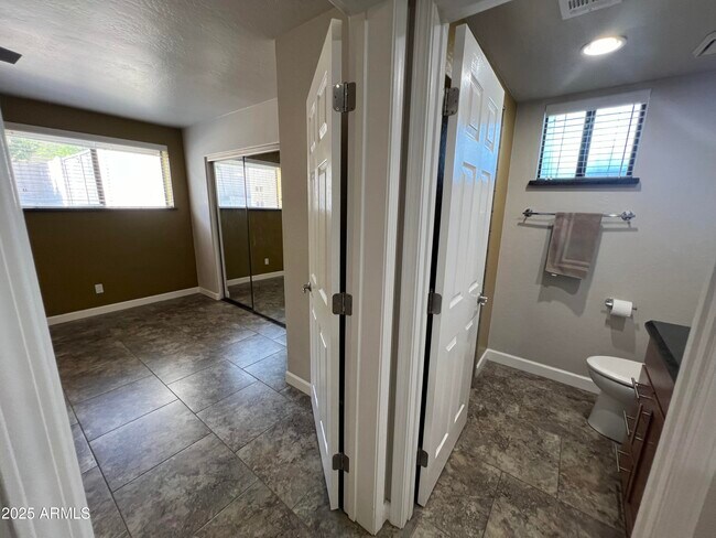Building Photo - 15230 N Blackbird Dr