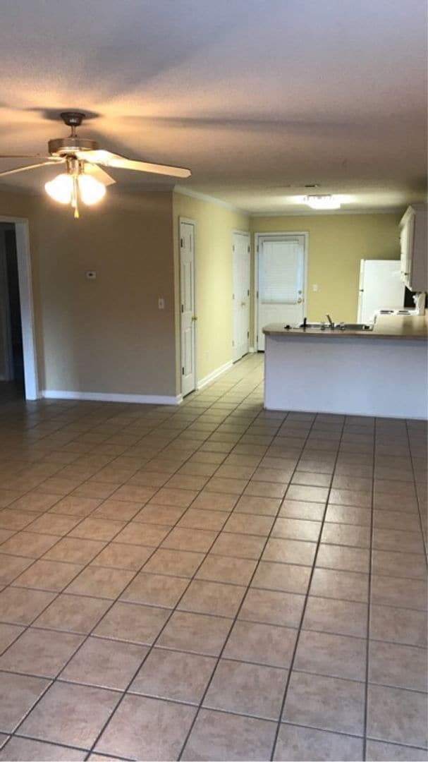 Building Photo - 2 Bedroom 2 Bath Townhome FULLY FURNISHED