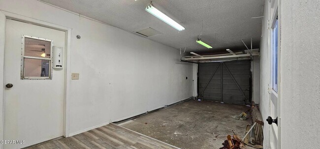 Building Photo - 824 Chapala Ct