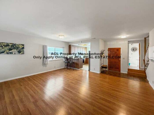 Building Photo - 3 Bed / 2.5 Bath | 1,362 Sq Ft | Prime Downtown San Leandro Location | Walkable + Parking