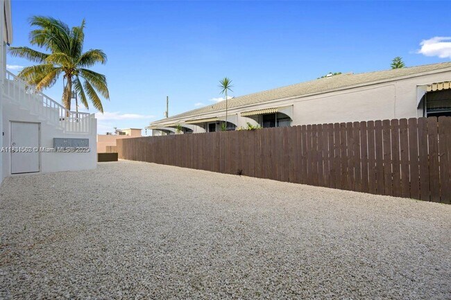 Building Photo - 550 NE 82nd Terrace