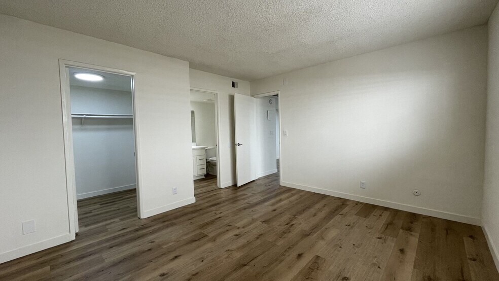 Building Photo - 12015 Burbank Blvd