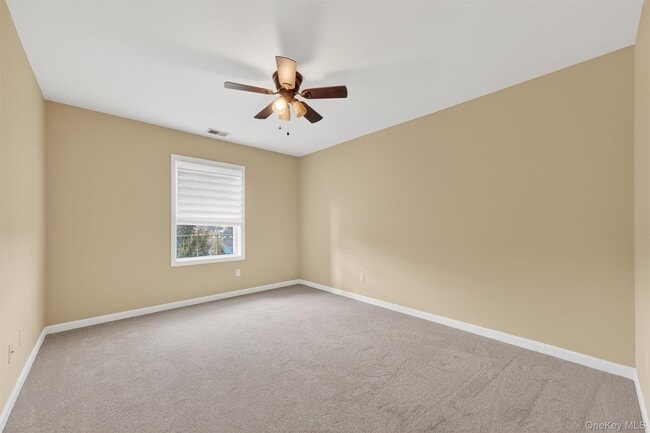 Building Photo - 5 Clearwater Ct