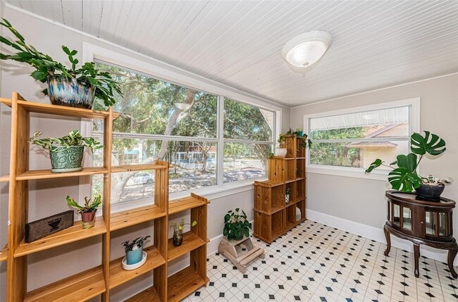 Building Photo - 833 1st St NE