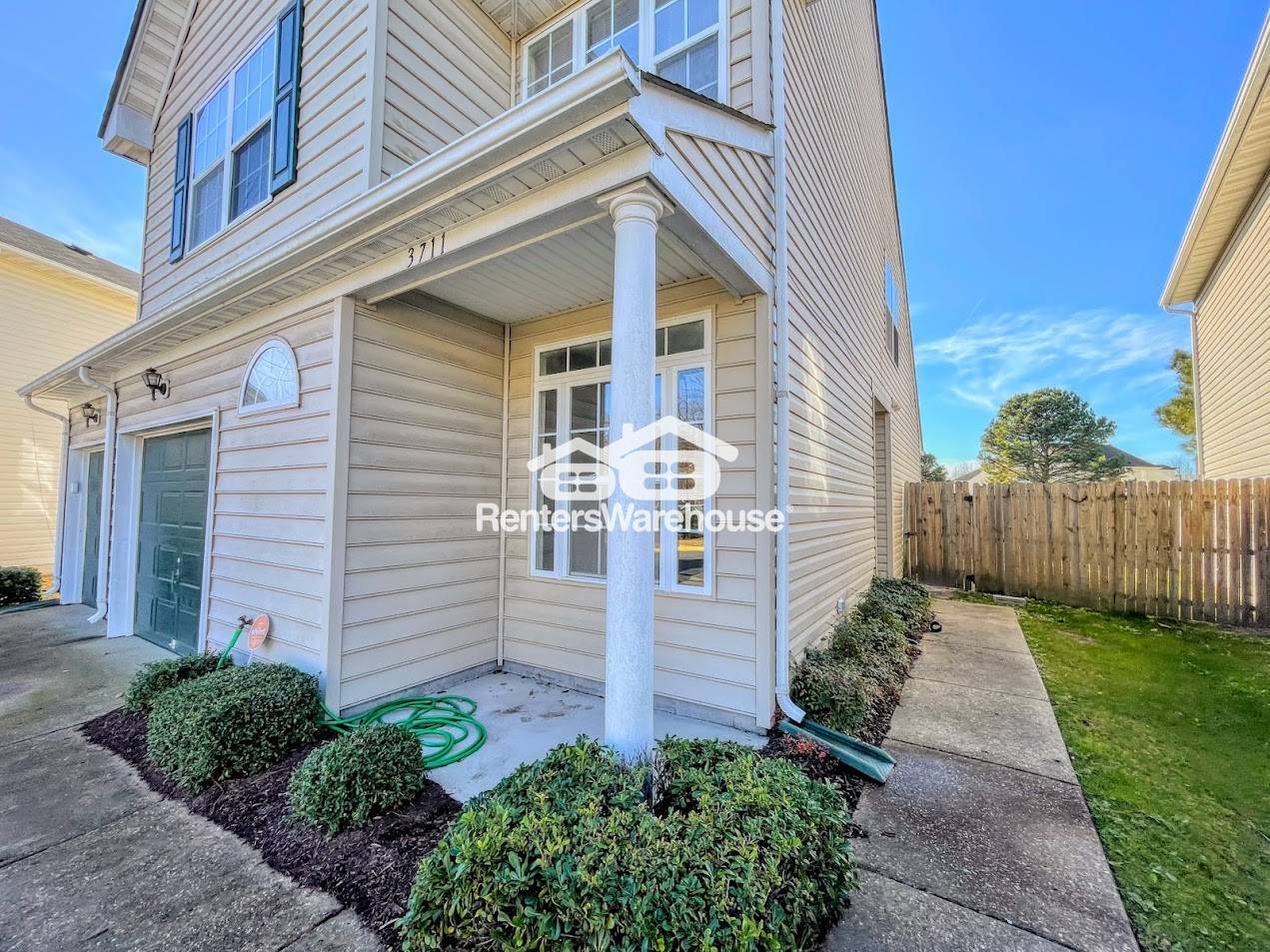 Building Photo - 3711 Bay Crescent