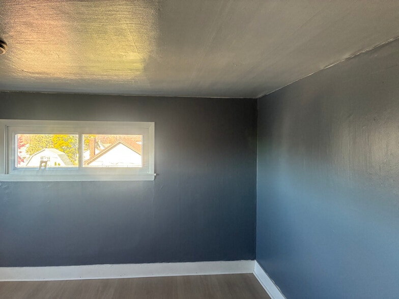 Building Photo - 609 Main St