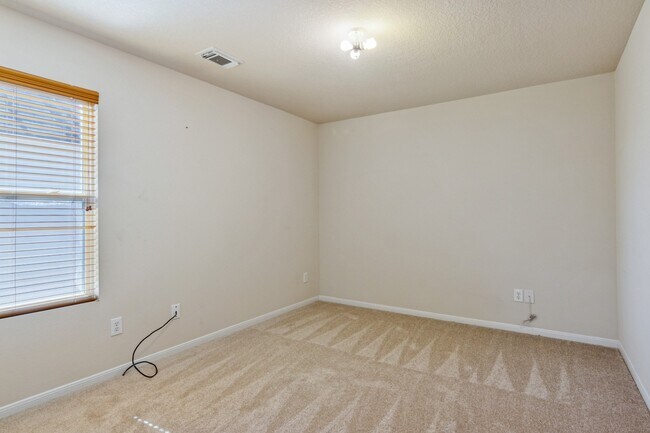 Building Photo - 20938 Fox Trot Ct