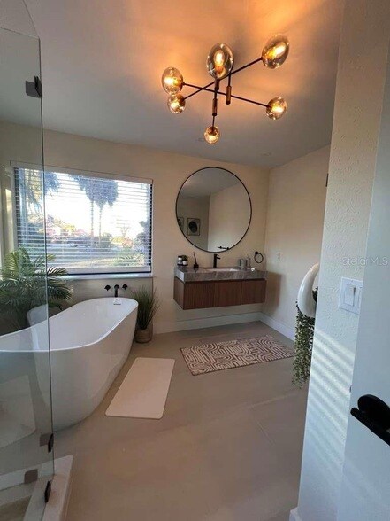 Building Photo - 8240 Cypress Lake Dr