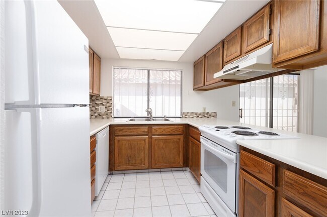 Building Photo - 8432 Mulcahy Ave