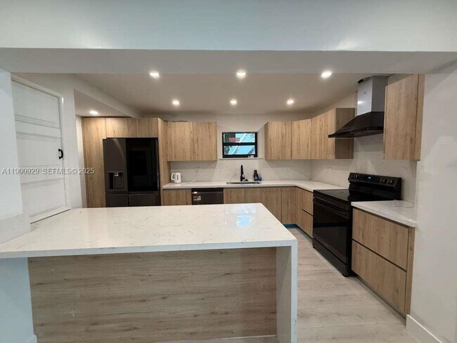 Building Photo - 2227 Roosevelt St