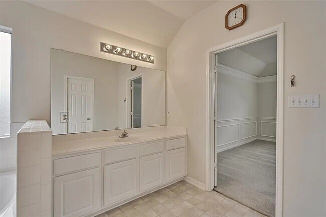 Building Photo - 511 Elm Ridge Dr