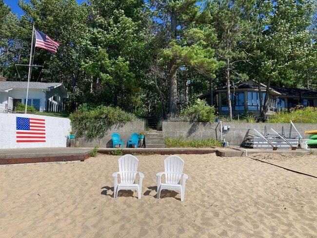 Building Photo - 2 Bedroom Extended Stay in Williamsburg with Low Off-Season Rates!