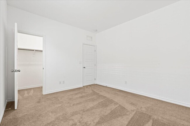 Building Photo - Spacious 5-bedroom home in gated community