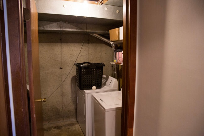 Building Photo - 1317 S Thompson Dr