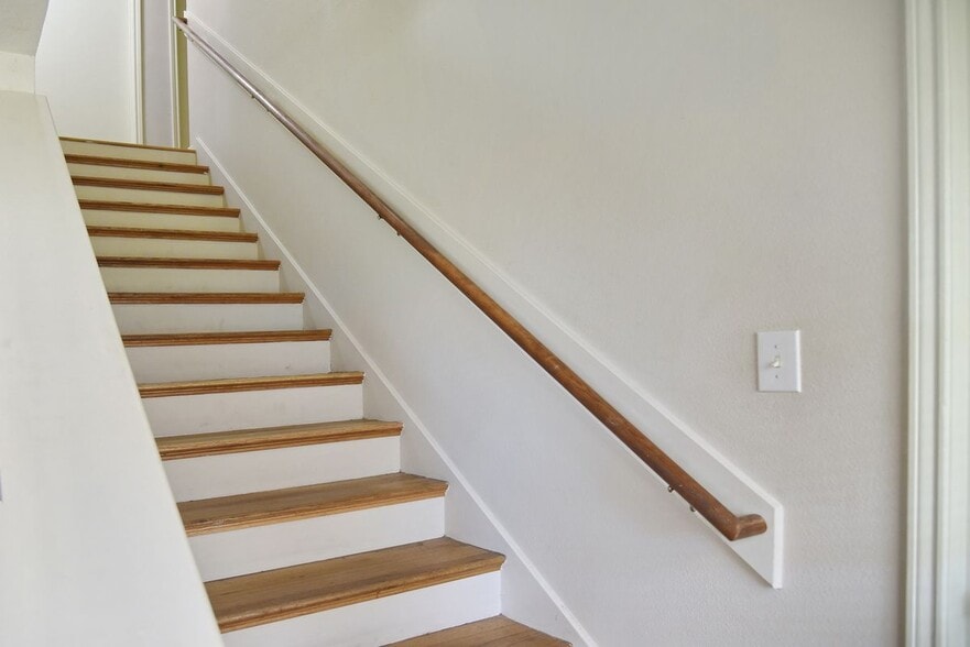 Building Photo - 1106 Mossy Branch St