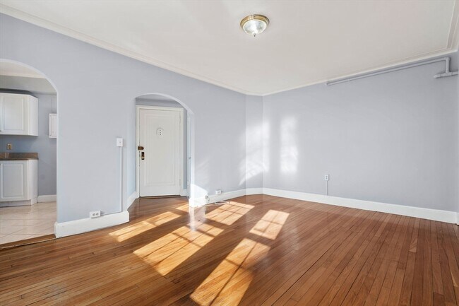 Building Photo - 1450-1454-1454 Beacon St