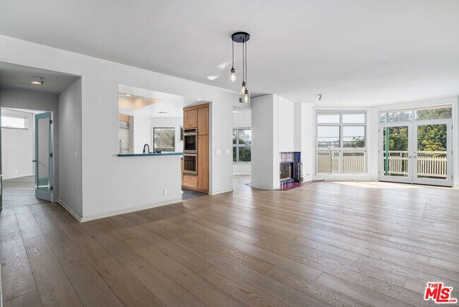 Building Photo - 2115 3rd St
